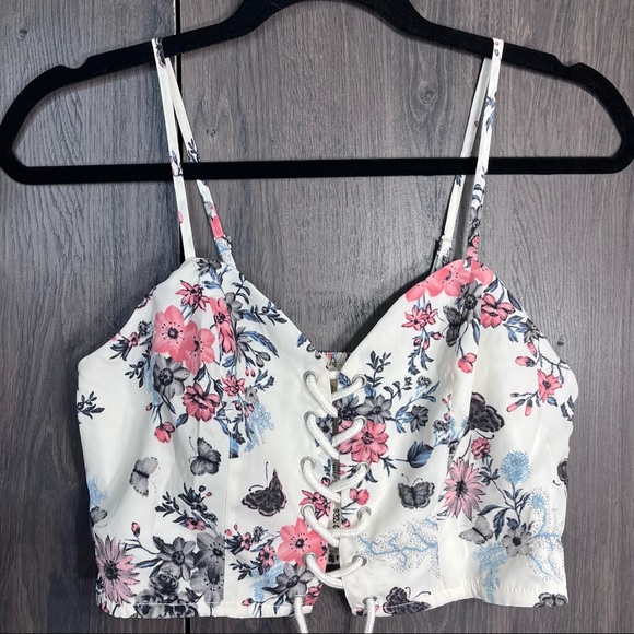 =💙2/$40💙NWT Vanilla Sky Floral Printed Lace Up Crop Top Size Medium - Picture 4 of 16